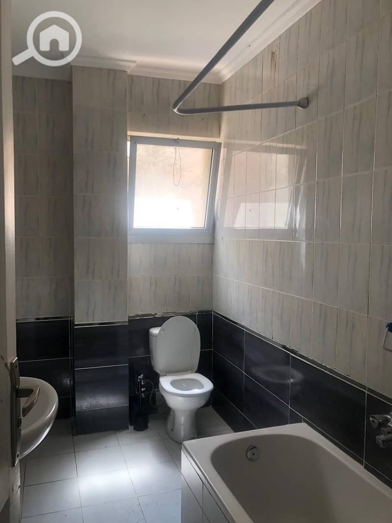 2 b2d46d43-4af1-4695-b678-69f1e20b98f28. jpg