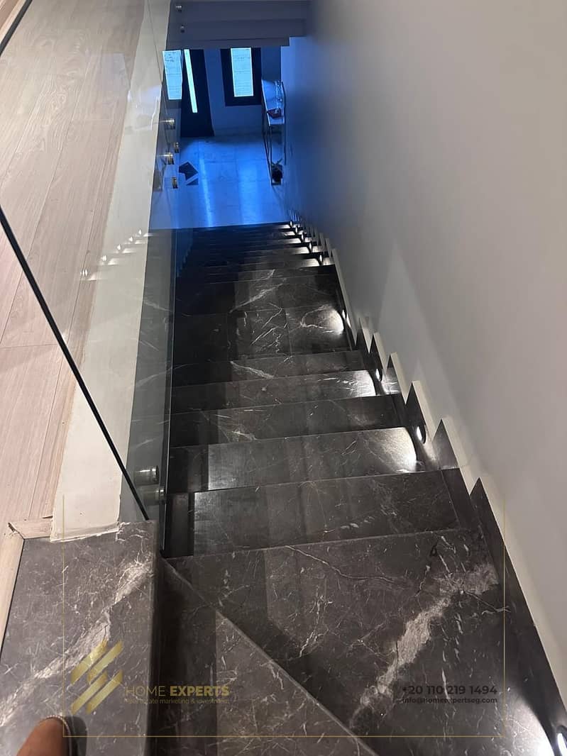 12 86ac7cc0-0969-4c0b-bb2e-9cd3b9c4a102. jpeg