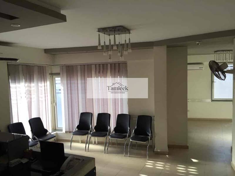 2 7153256a-027a-4bd4-8ef2-46cee158d6f7. jpg