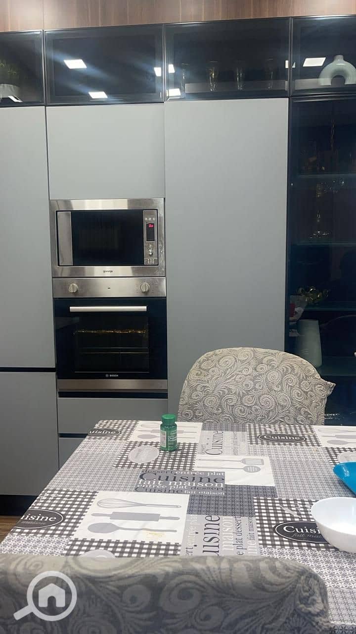 10 510cec5c-8048-40a3-aa8c-6b648ba3d066. jpeg