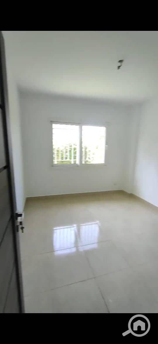 4 b9d6bd85-e56a-42a8-b01e-d46baf32dffd. jpg