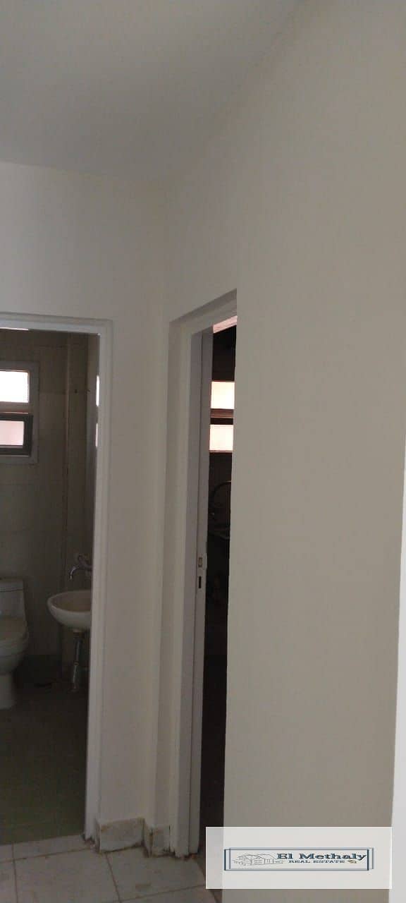 15 e9c9f3e8-cecb-44c1-b7b7-228e34c0321e. jpg