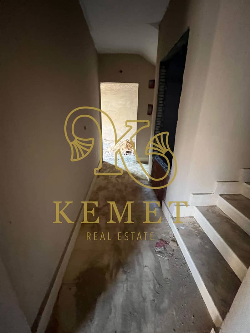 4 2524bdab-5367-44a7-a43e-3e85d0b7fcaa. jpg