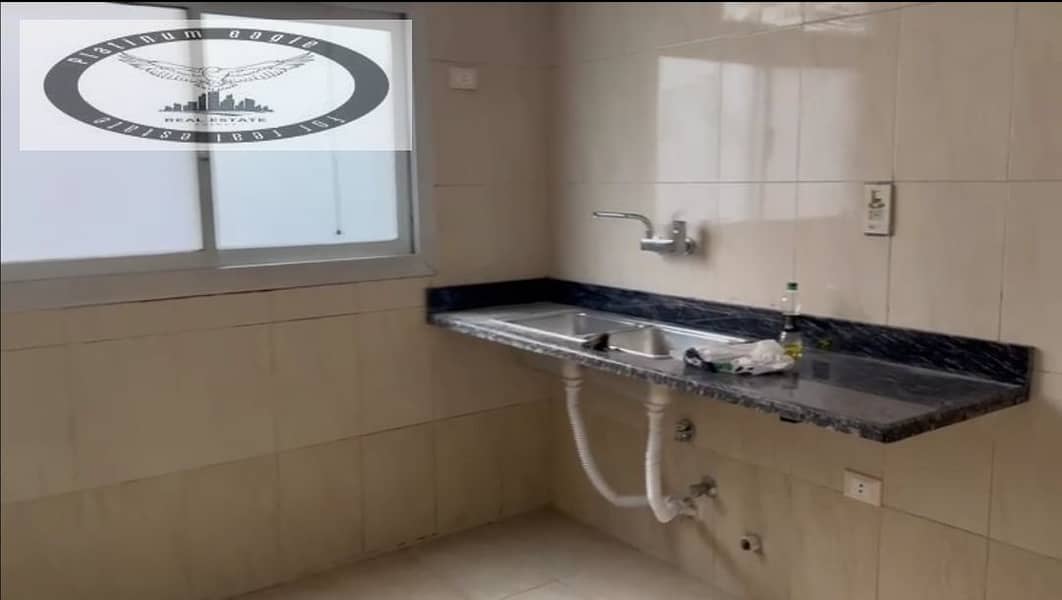 12 f2b4de6d-03be-4cc3-88e8-5c45db0bac9e. jpg