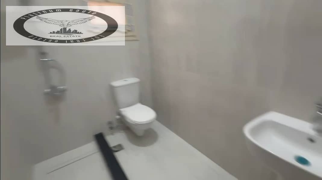 15 3958217d-768e-483e-8a73-72f4ebae1f03. jpg