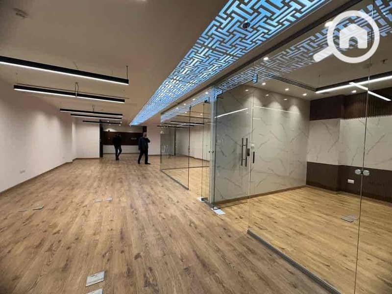 7 4668db19-0392-4f4f-a729-ccb968bfa526. jpg