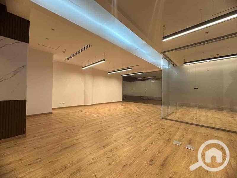 10 7721c415-06f6-469f-9a8a-86dce723482a. jpg