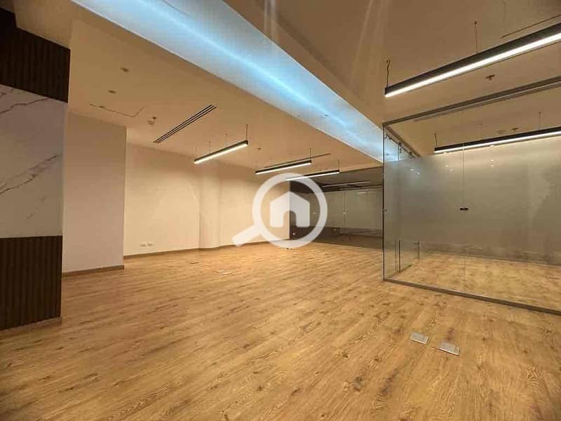 11 7721c415-06f6-469f-9a8a-86dce723482a. jpg