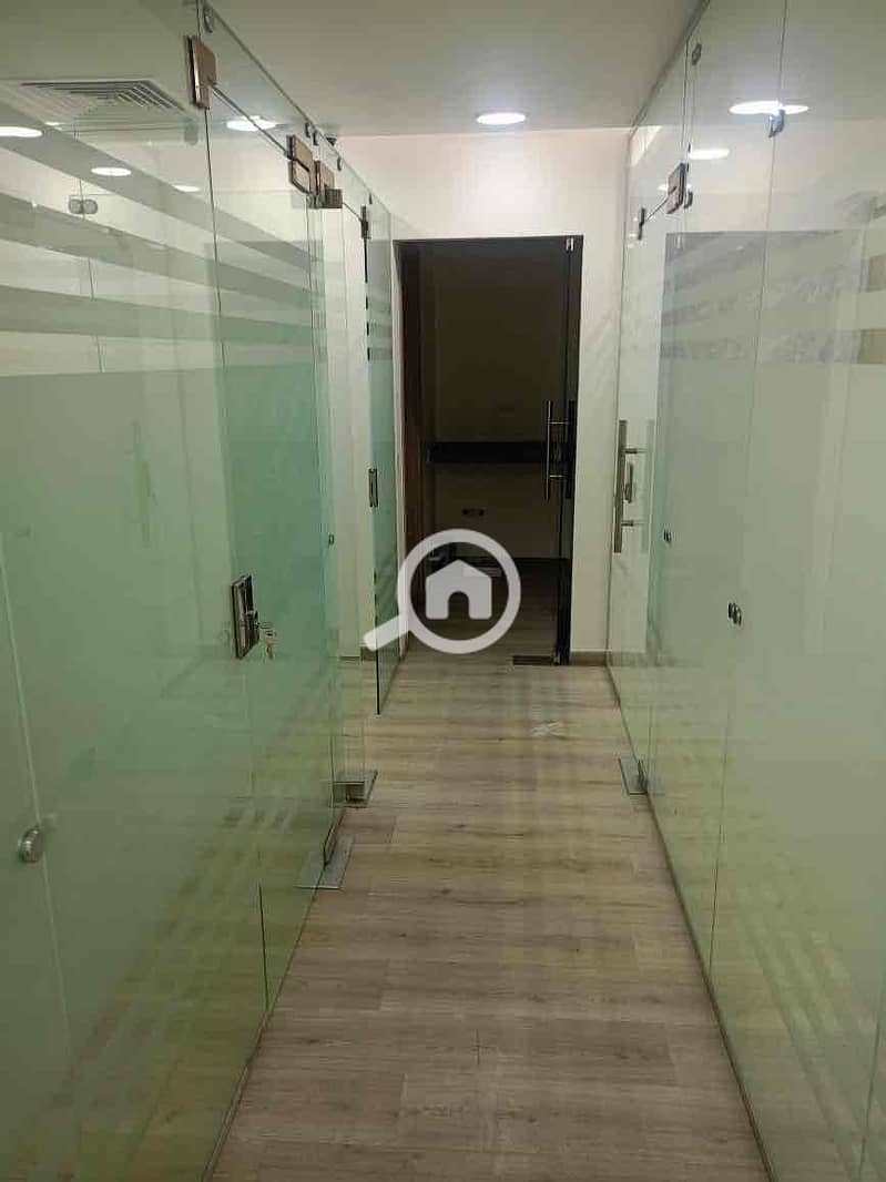 4 f84556c0-4156-4d03-a7e9-2a320464b51c. jpg