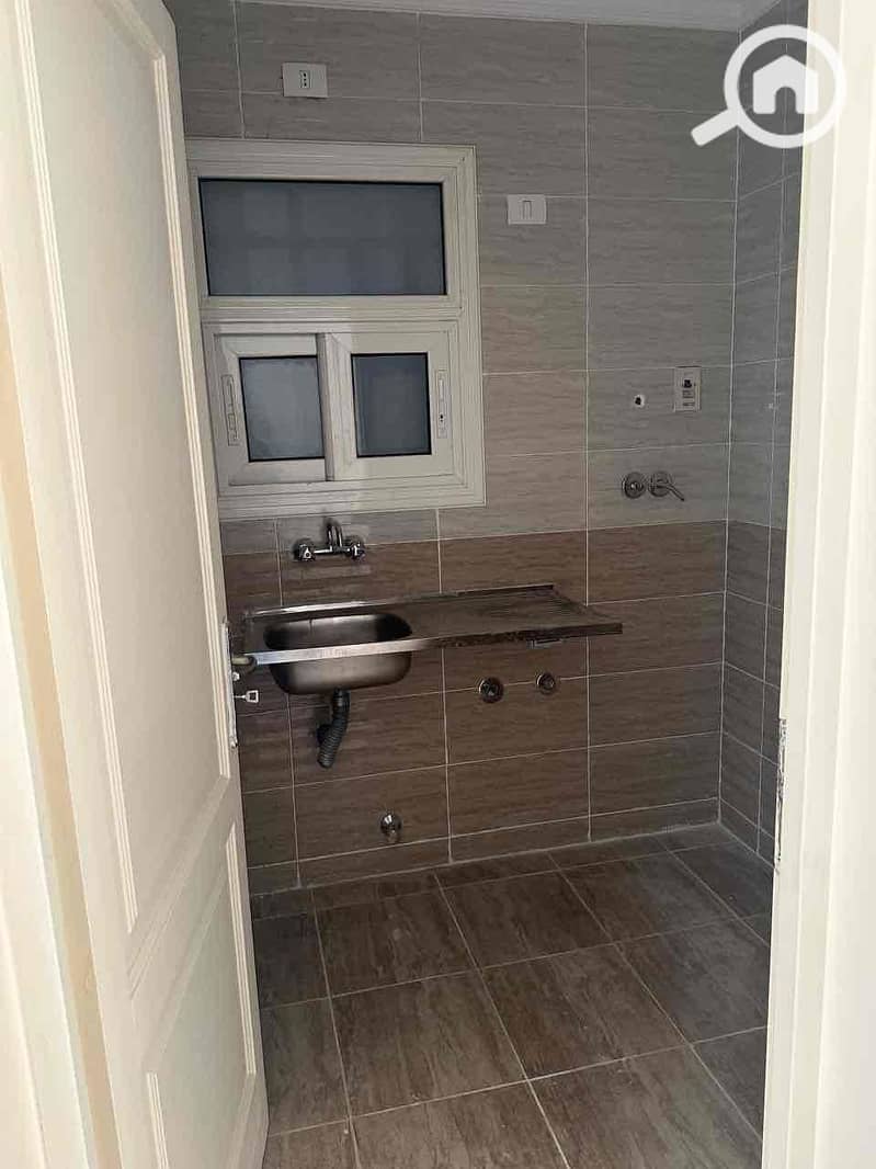 4 6390a19f-3d11-43a3-bcda-136acf39a1f8. jpg