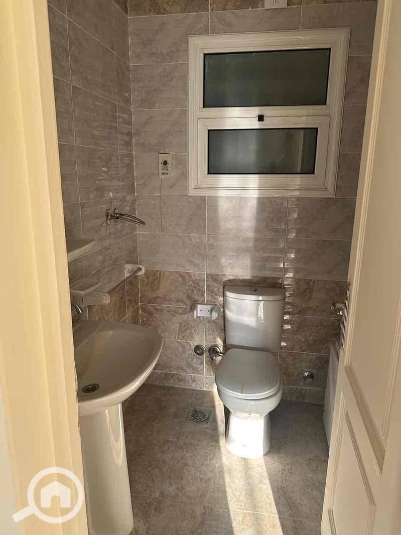 6 b8b082eb-c86b-4213-b8a5-bf8409d8ef47. jpg