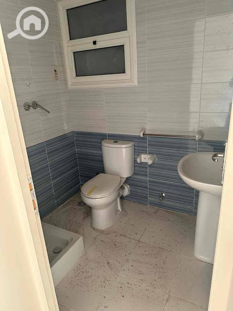 10 e051c99e-96f0-4504-8682-4b927a74d874. jpg