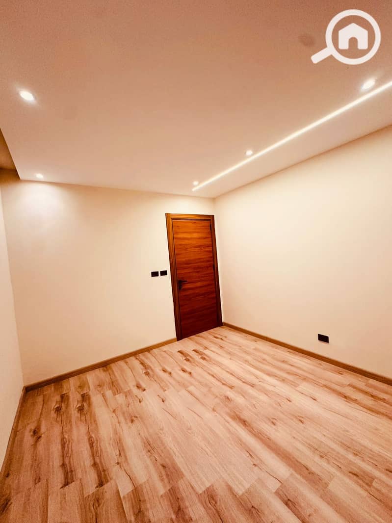 12 WhatsApp Image 2025-11-07 at 14.19. 21_5d29bc5e. jpg