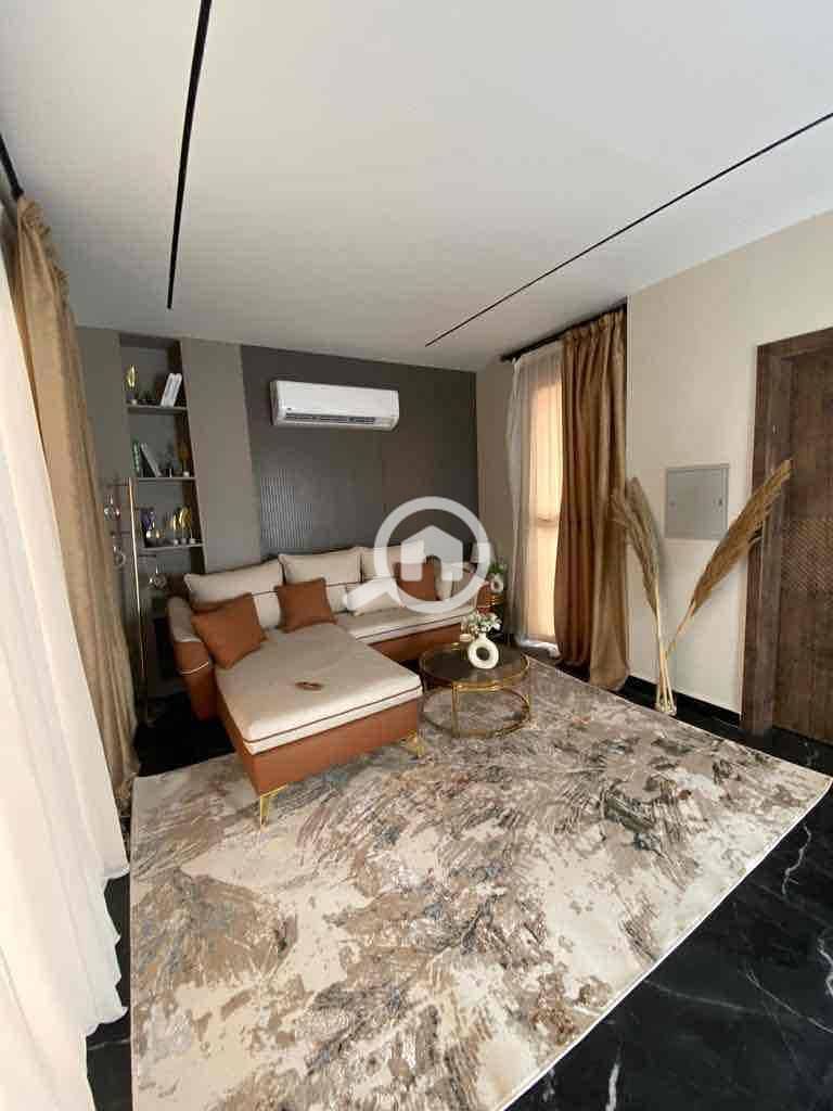 30 363930f0-9710-4242-b07f-7c7aed71c9a7. jpg