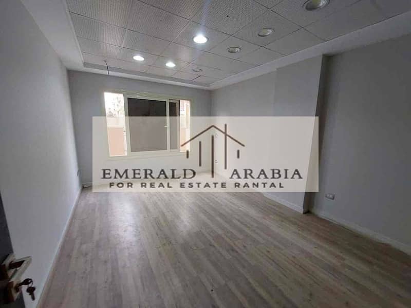 3 0d100ff5-db27-4645-b846-e348e05b3929. jpg