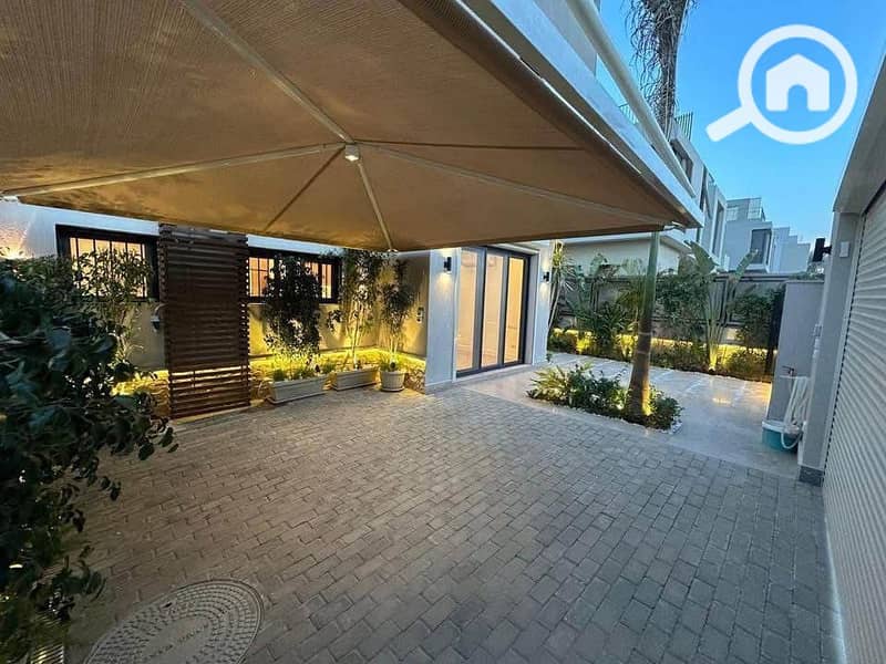 10 1242535f-feb3-461a-bb49-3972d293bced. jpeg