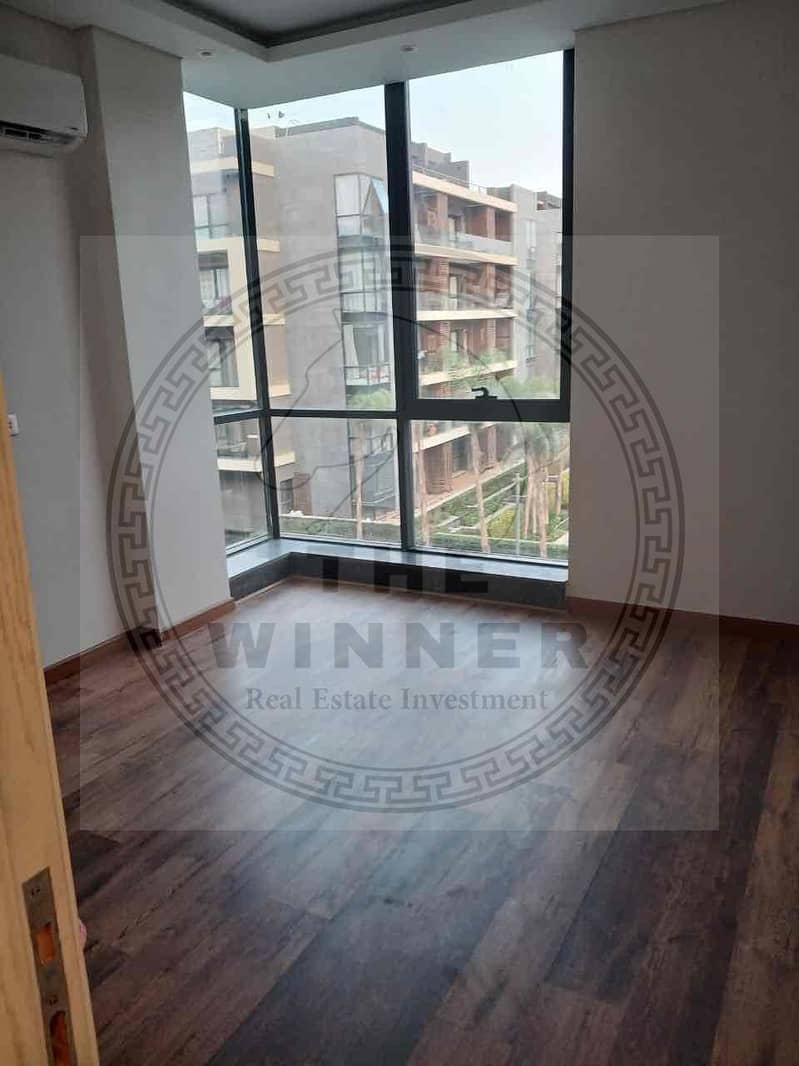 4 5df66725-ff74-4e88-a9b9-1697304e4382. jpg