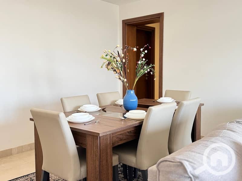 2 61bf007e-f4f9-4548-be04-c969a293454b. jpg