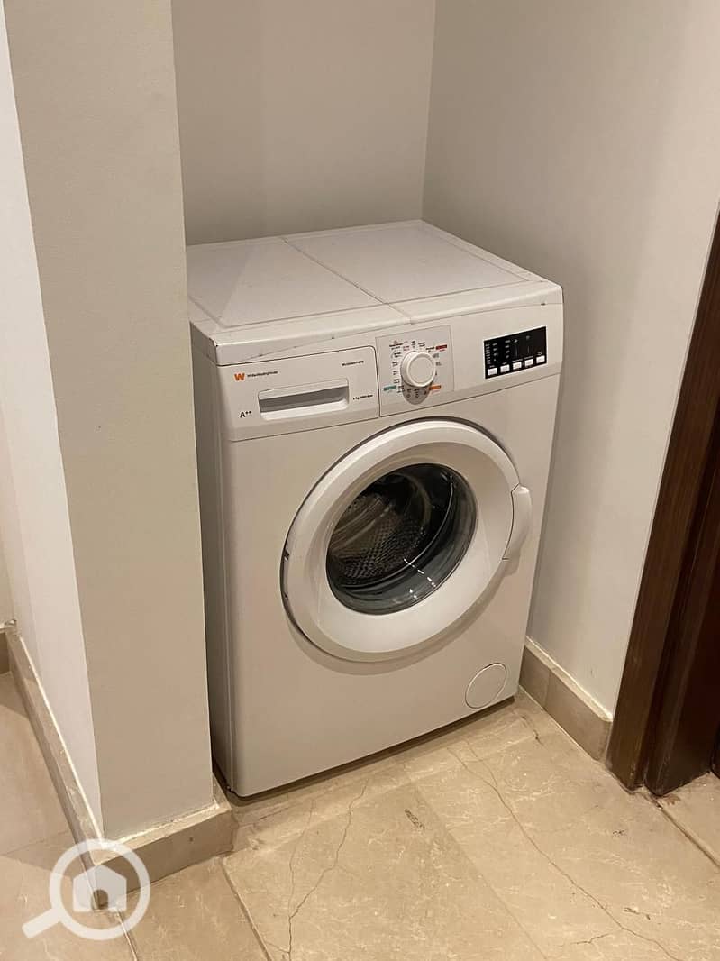 16 aa45cb01-6963-42f4-8b02-2e676d6bf275. jpg