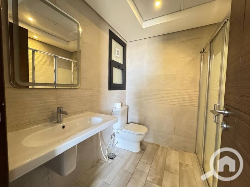 17 b31d43e4-bcf2-4402-aee9-31e08e8c7d3c. jpg