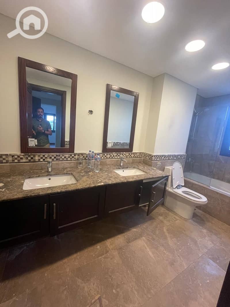 9 400322a6-1063-425f-a43f-05235c86f6cb. jpg