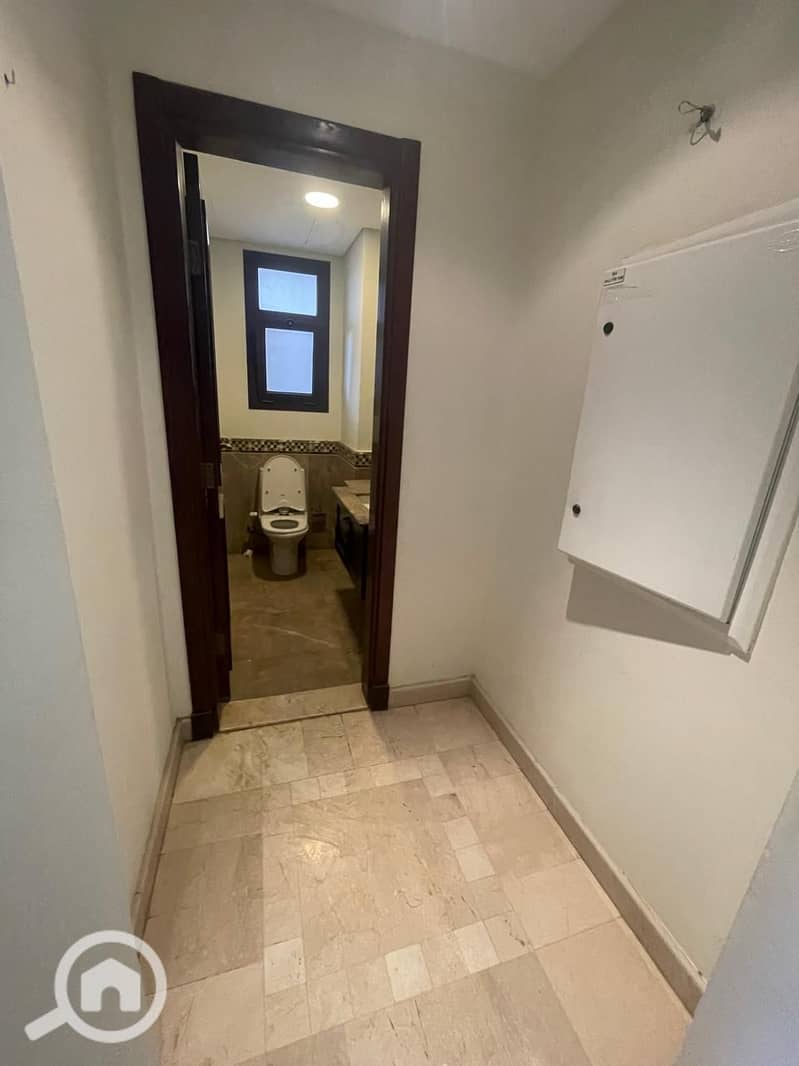 10 37296078-a18c-42ec-9c1f-51a8576a8894. jpg