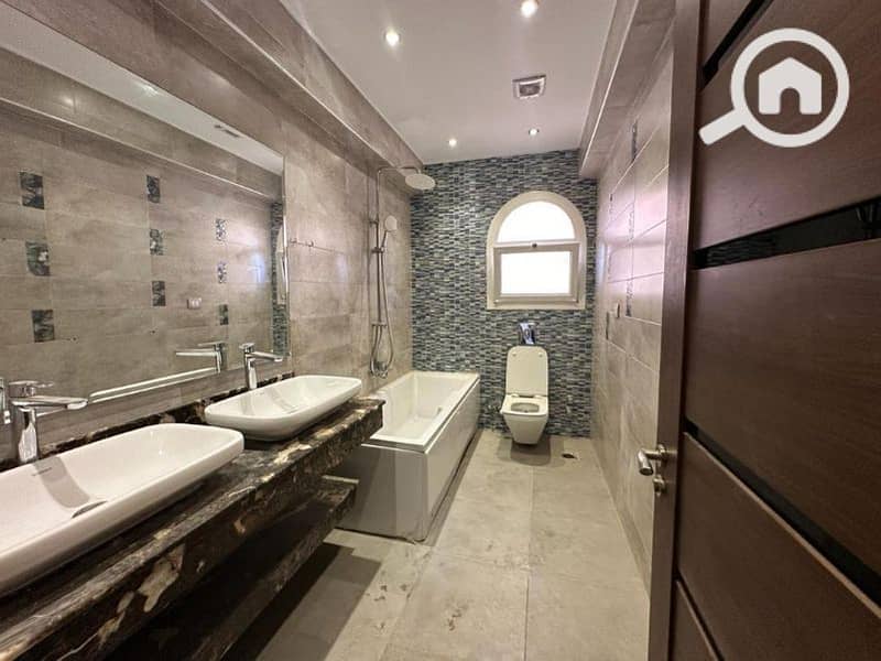 10 31f8dff3-5d0b-4253-b0dc-8b03adf44015. jpg