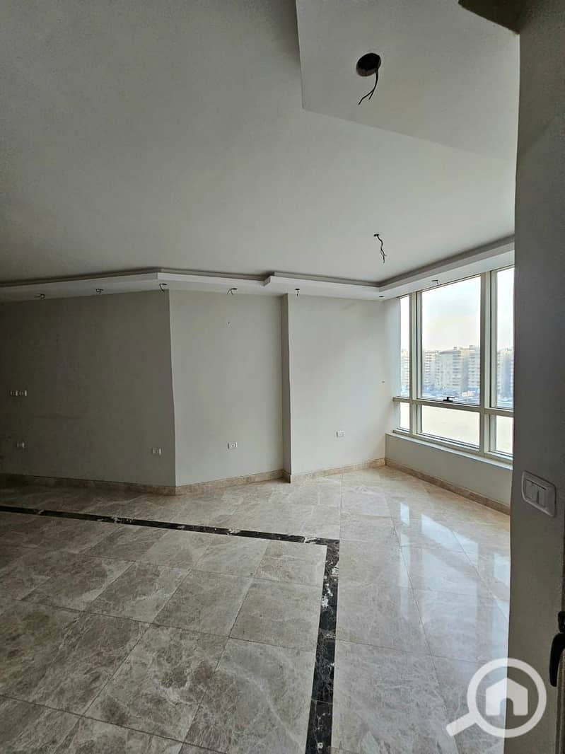 2 042cec0a-b302-4a93-a5a8-e0951a1d0fc6. jpeg