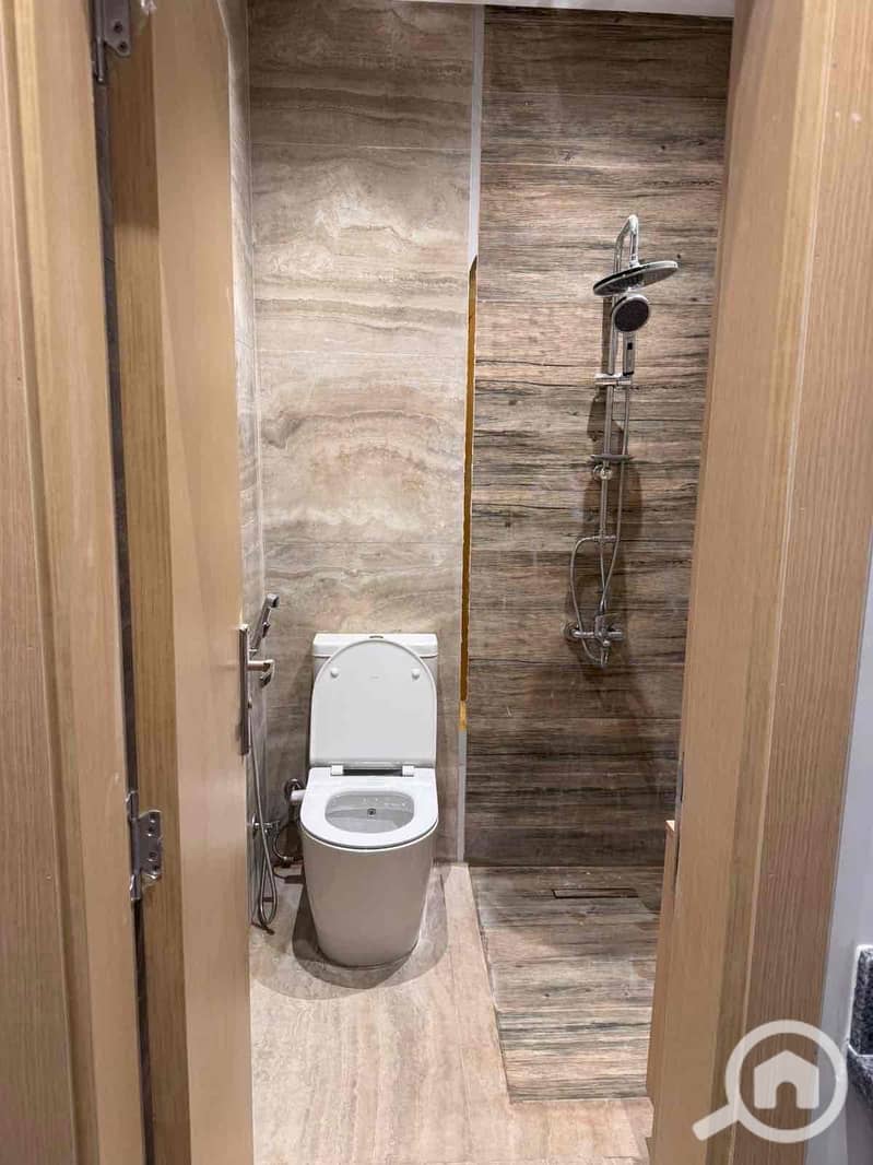 10 5d7a23f4-3d67-4185-a5aa-498cccbd4a62. jpg