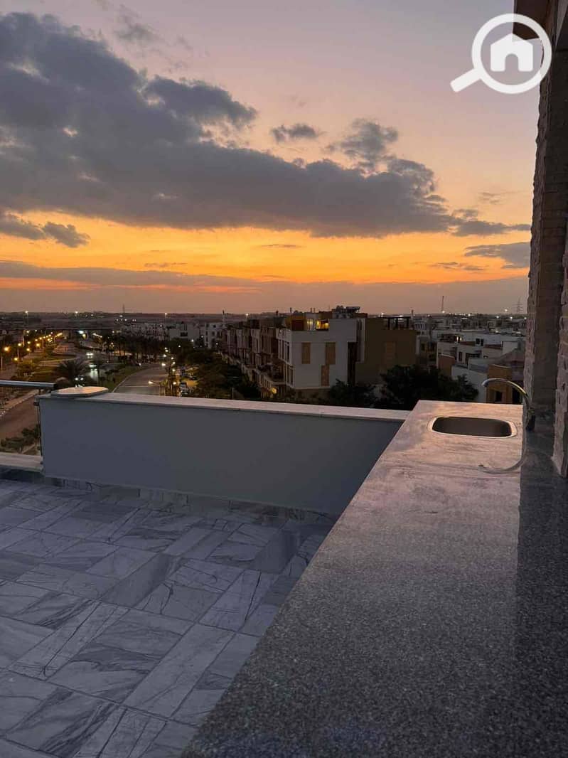 12 76580da4-047c-40f4-bb76-543fe31ad7e1. jpg