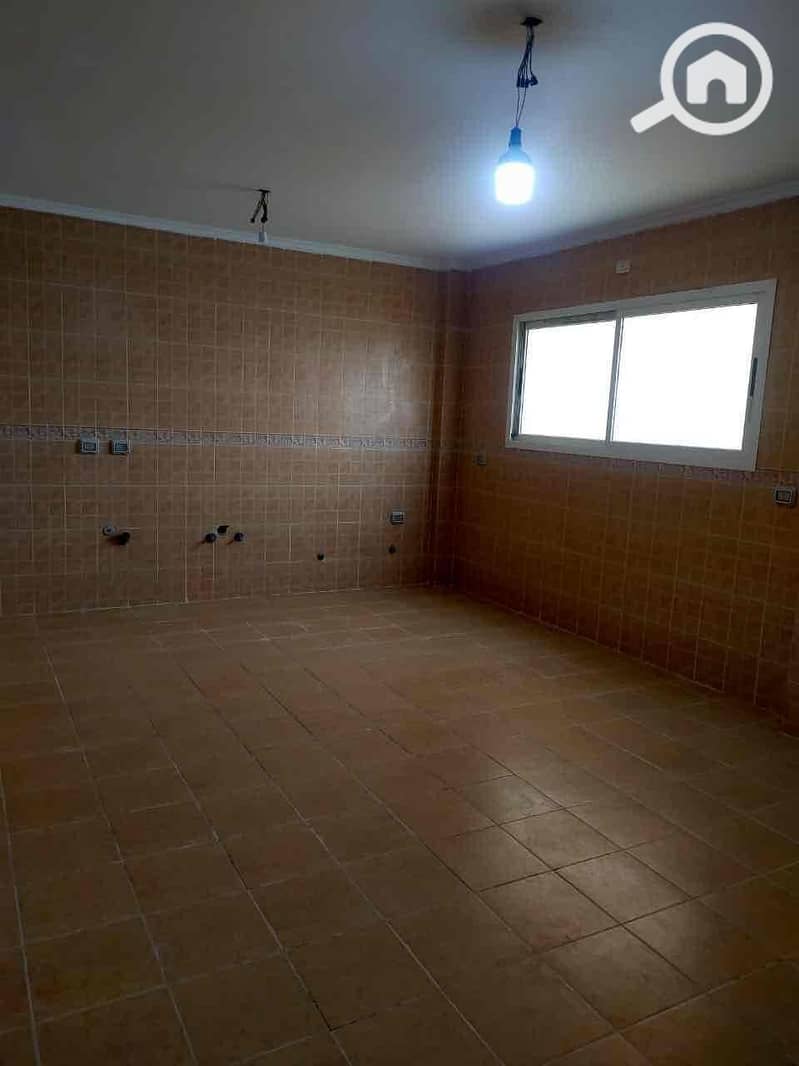 4 5835100c-3737-4f18-b014-7463fab1fdc9. jpg