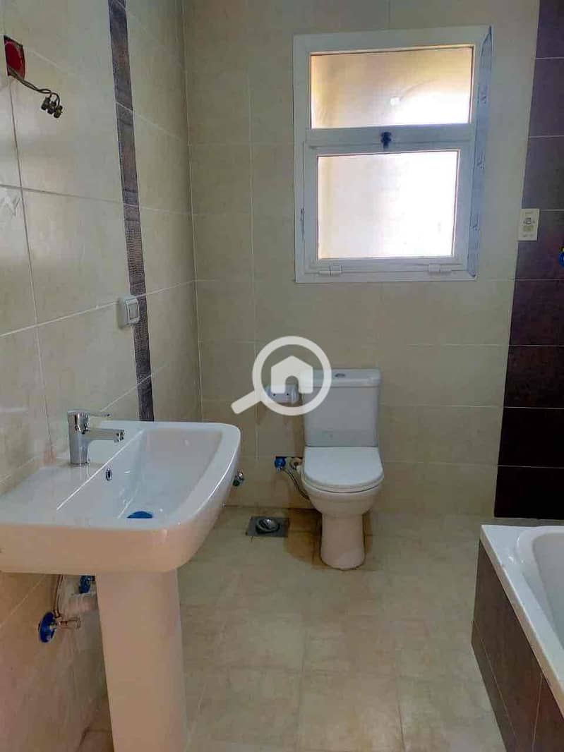 8 ef755a5b-a90a-499b-a209-b49b8958c4fb. jpg