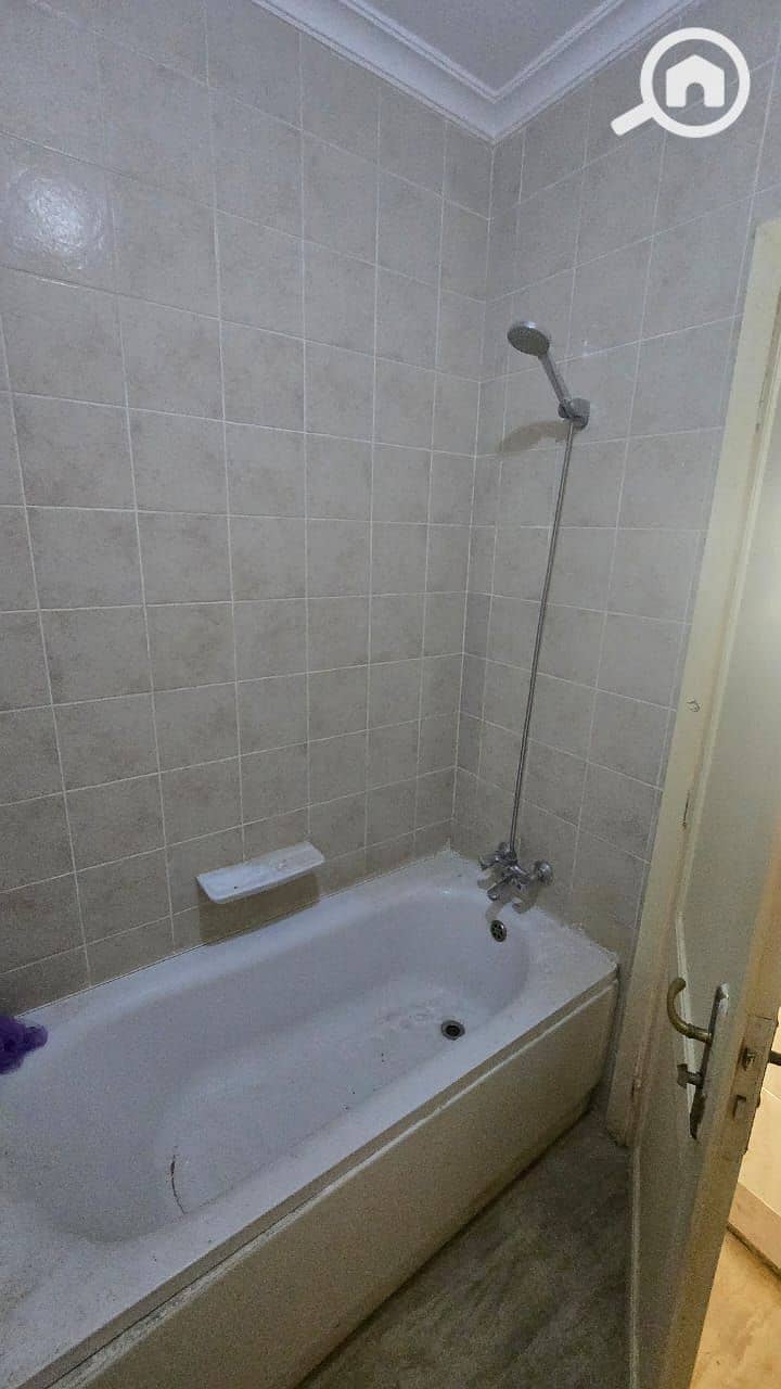 6 3c71dfb0-8f40-4415-b2e0-2633e727fe24. jpg