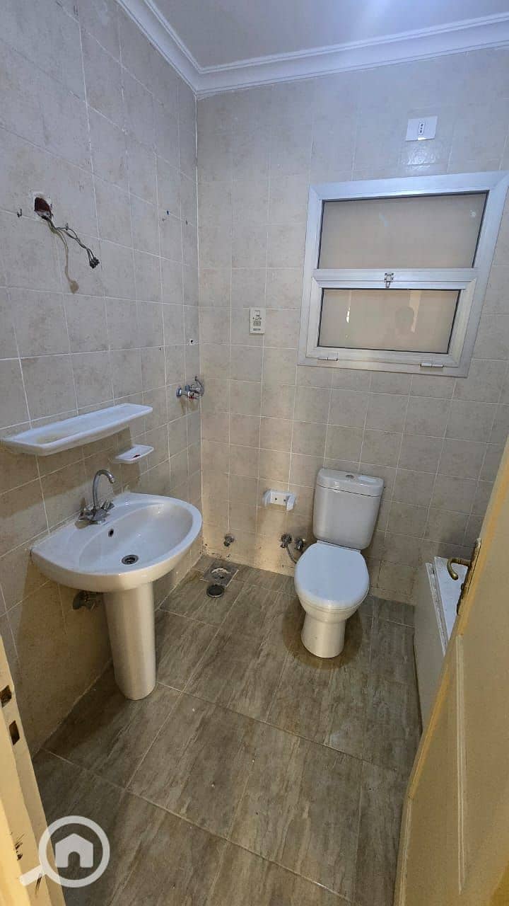 8 d8ad5fcb-2042-49b2-b6e1-332f43012da4. jpg