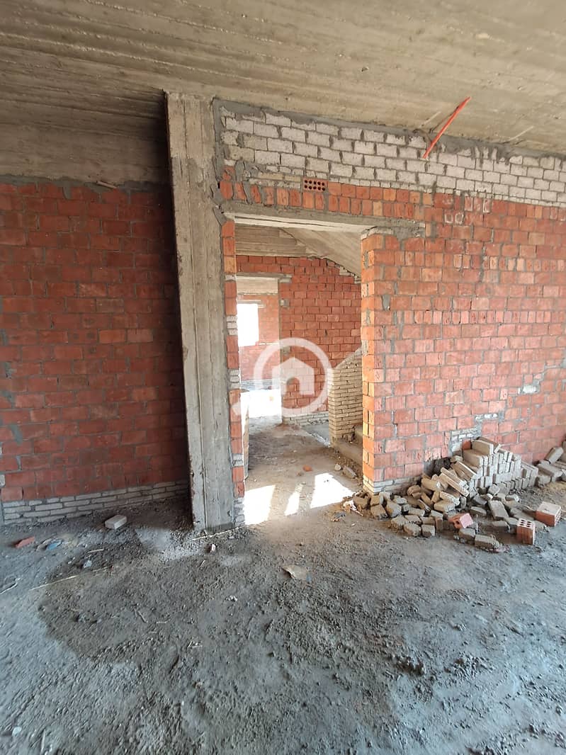 12 ٢٠٢٥١٠١٥_١٥٥٨٣٩. jpg