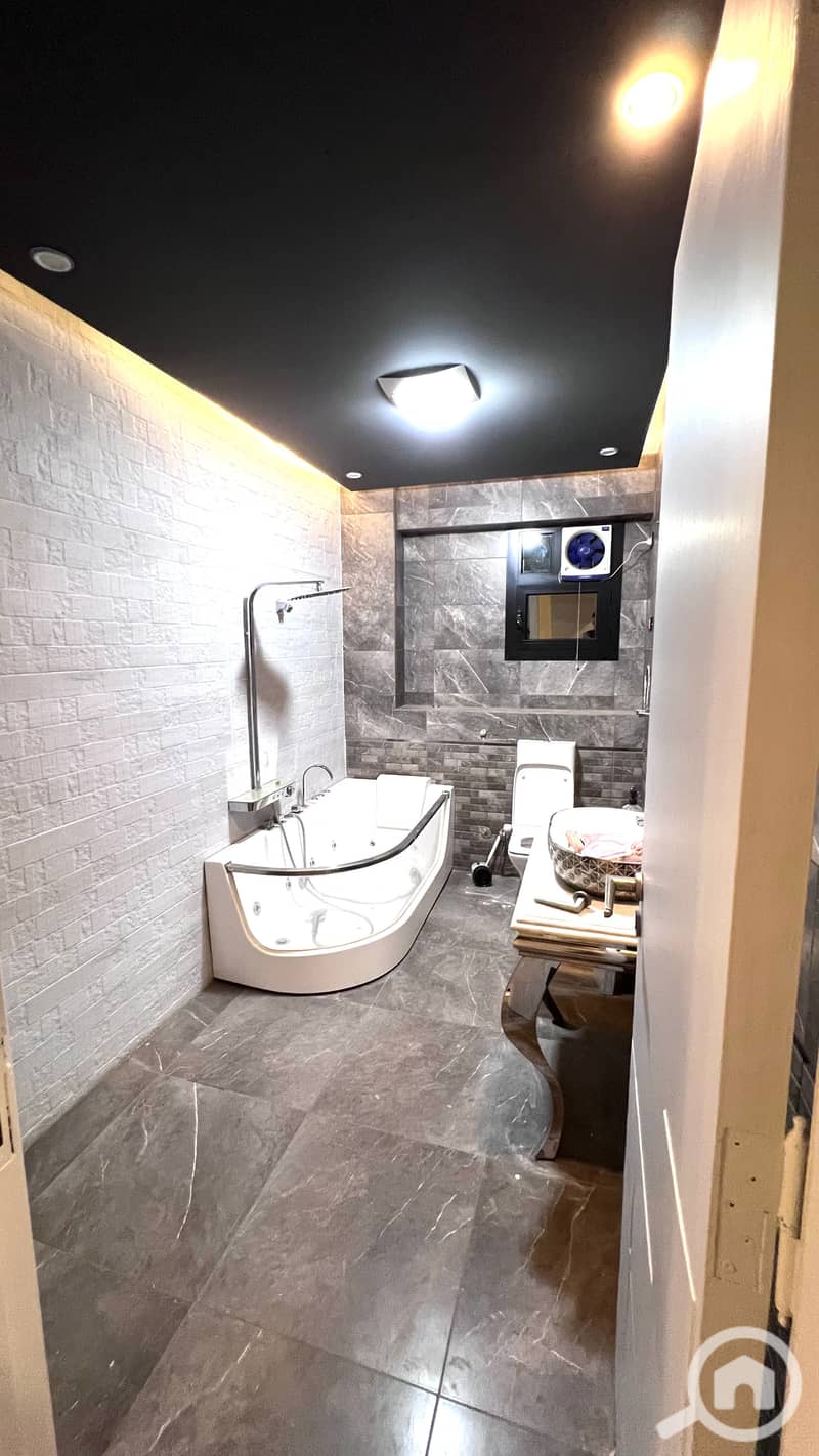 6 tempImage0AEexh. jpg