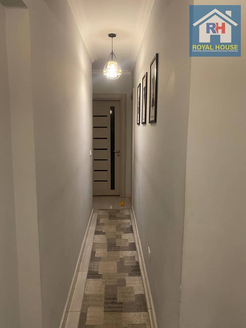 9 430e8b1b-5c9f-4281-a1e2-1f33f07a3fde. jpeg