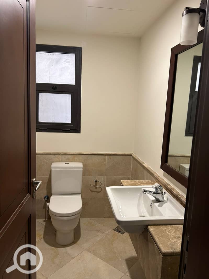 8 76dc935f-1379-4e9c-b9e5-8e3c7b1b19f7. jpeg