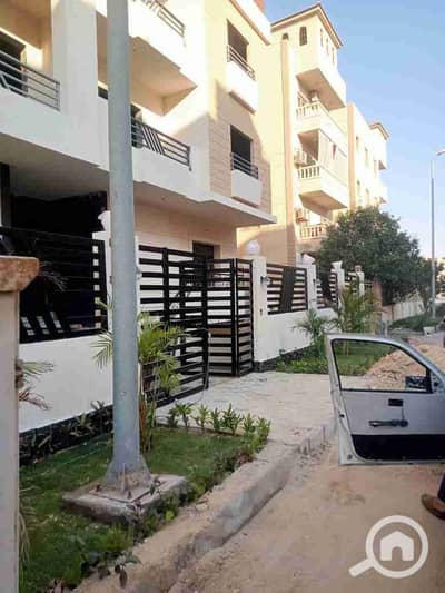 3 Bedroom Flat for Sale in Sheikh Zayed, Giza - 70417. jpg