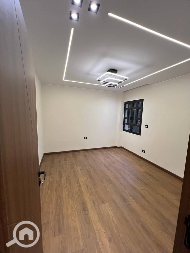 8 b66bd863-2012-4001-8443-de5525af2095. jpg