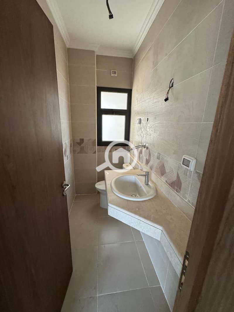 9 8bb8f74a-3fb5-47a8-a3e3-db31d35e76db. jpg