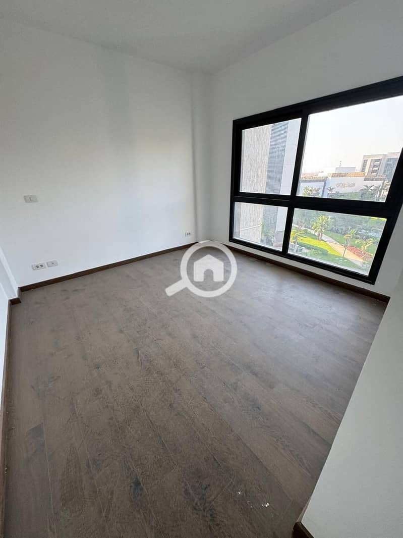 12 dfdf6a3c-c8bf-4c41-8632-babb2b54e366. jpg