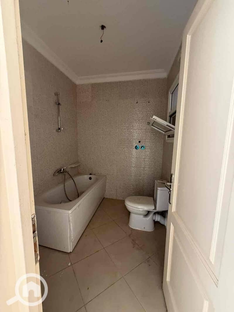 4 a55d231d-4342-4258-92cf-c1092a7d7d17. jpg