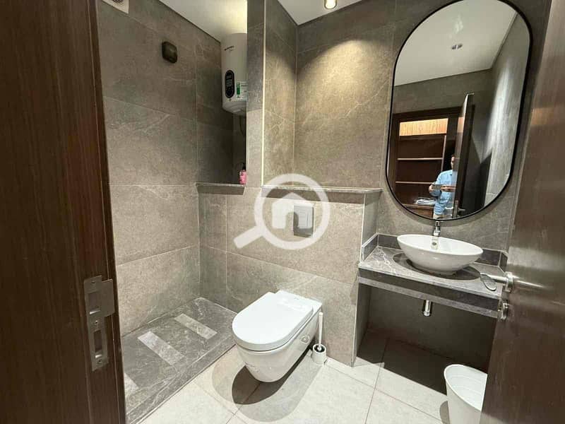 8 22929ada-6a18-40cb-b589-e46defda8c76. jpg