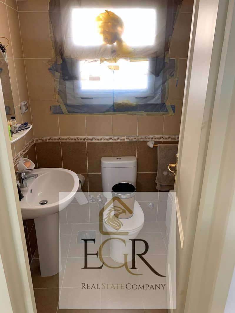 4 182e74d4-a674-4fa5-a831-3cf773db2ec0. jpeg