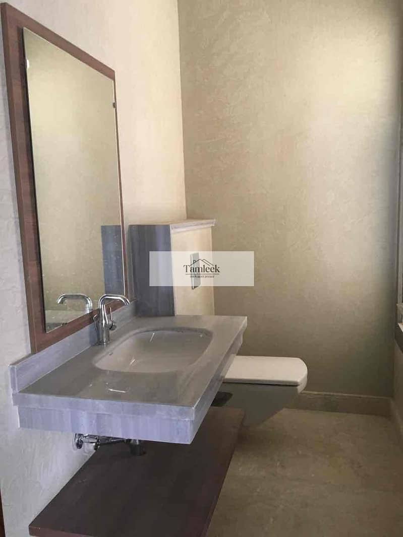 5 76f785ba-48ef-42b1-a7c5-403ed4039472. jpg