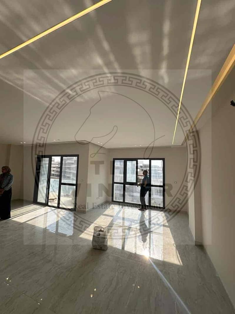 8 06d63a1a-ec4e-4923-a665-fd018be42272. jpg