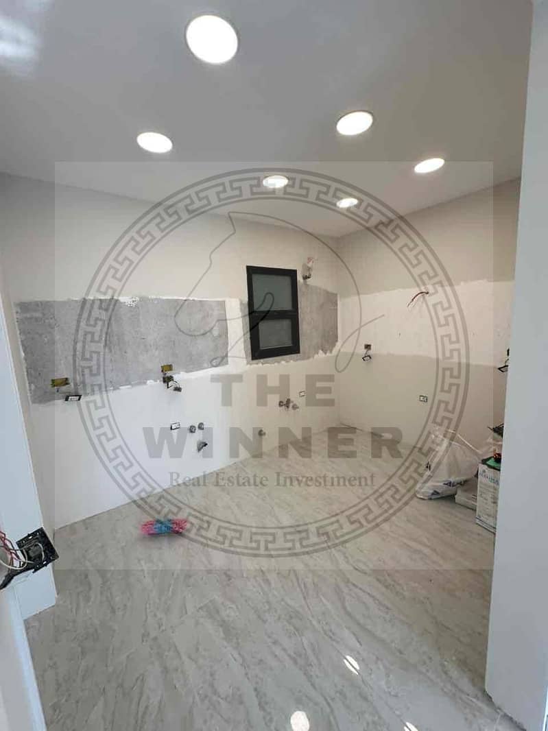 10 2bf2532b-bcf4-465f-84cd-05a5cd7f69f0. jpg