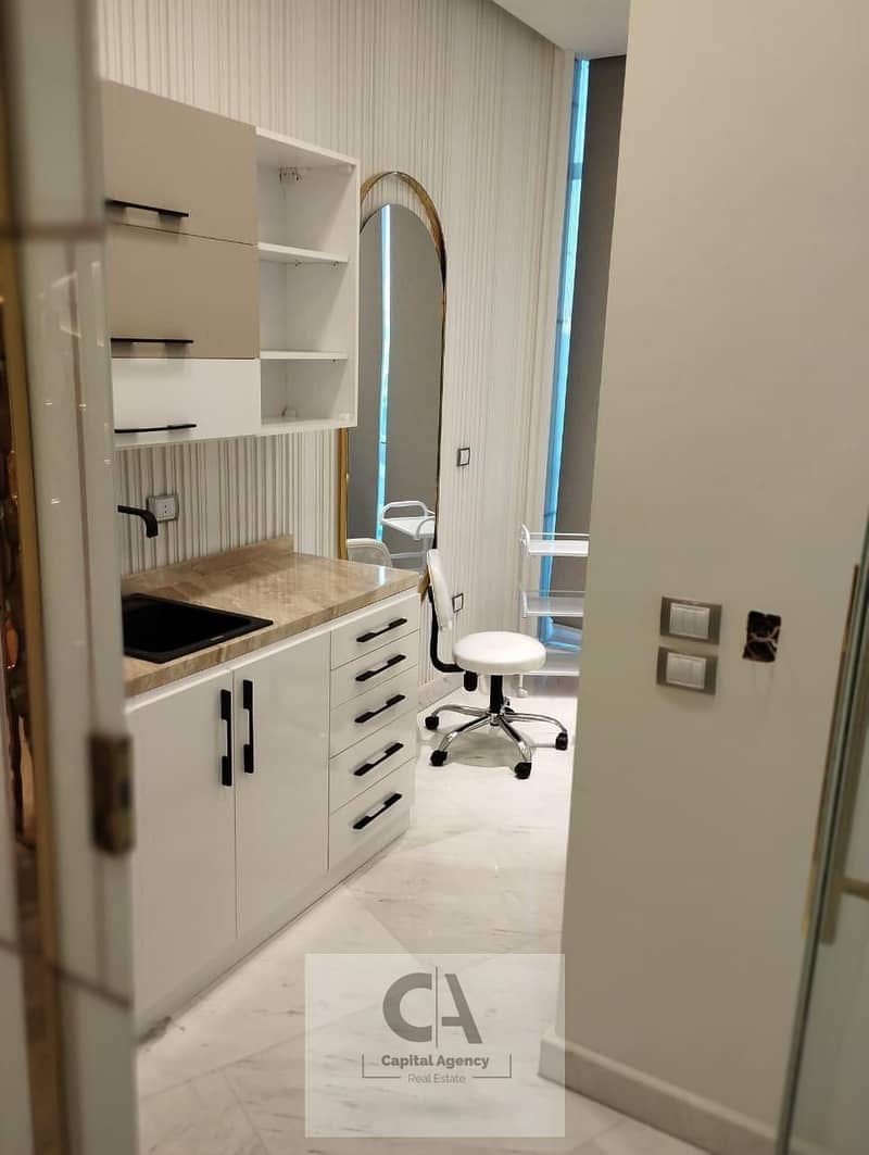 4 photo_6026083423073981737_y. jpg