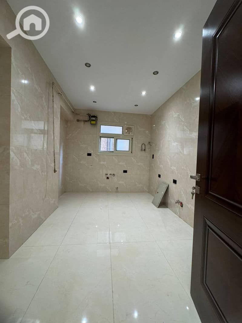 11 b3847892-7f5d-4cac-bb43-6accb6174855. jpeg